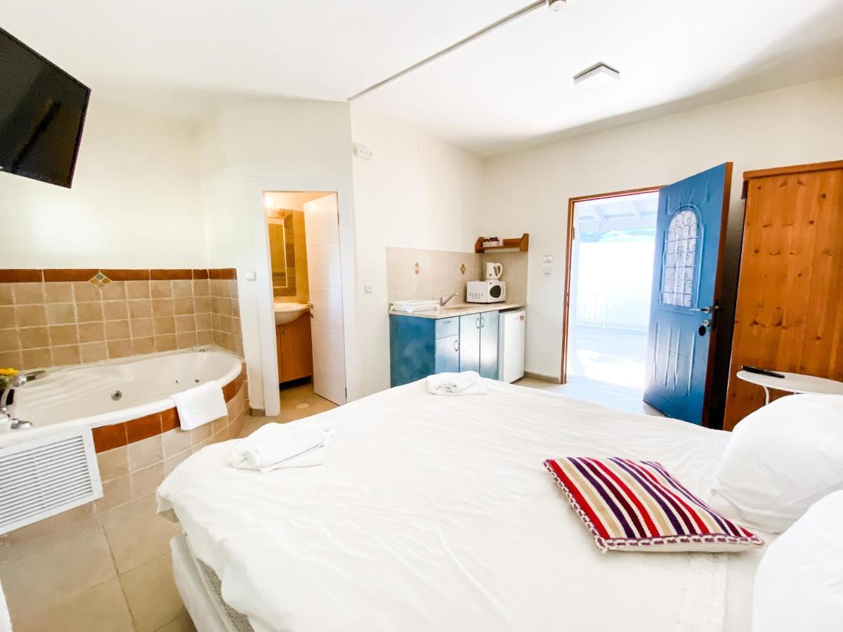 Etzel Tami Hospitality Hotel Neot Golan Buitenkant foto