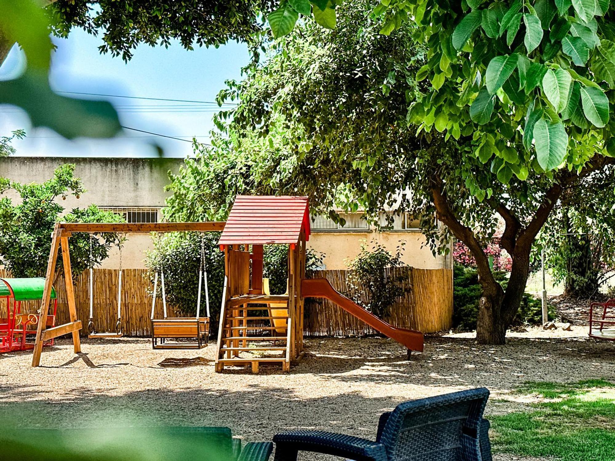 Etzel Tami Hospitality Hotel Neot Golan Buitenkant foto